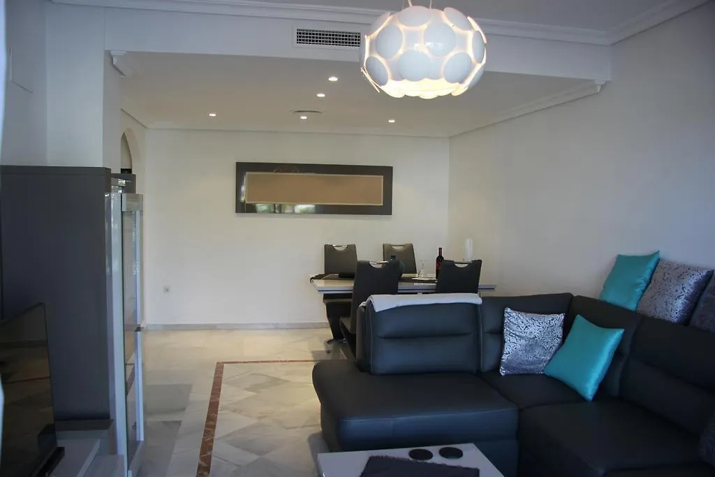 Bonito Apartamento En Nueva Andalucia Marbella